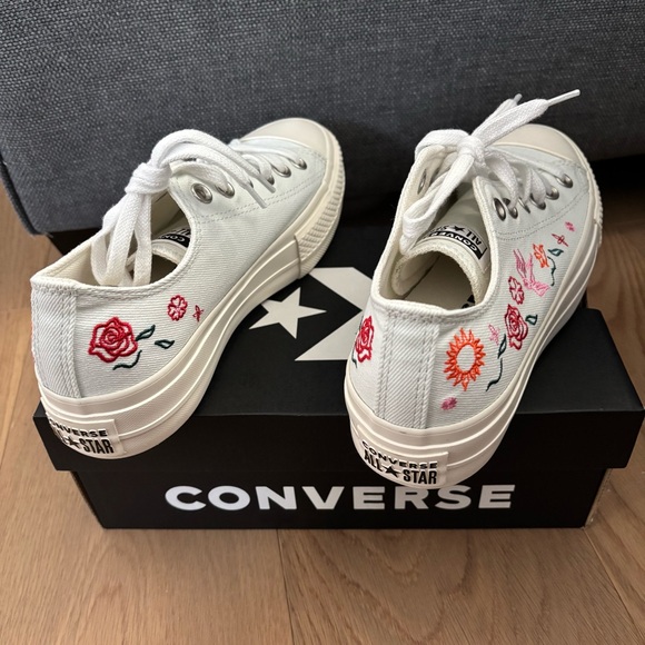 NIB✨ Floral Platform Sneakers - Picture 2 of 6